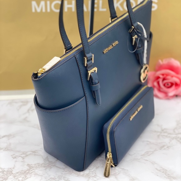 Michael Kors Charlotte Tote & Wallet Set Navy - Picture 2 of 12